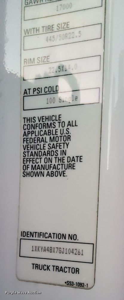 image for item DT2241 2016 Kenworth T680 semi truck