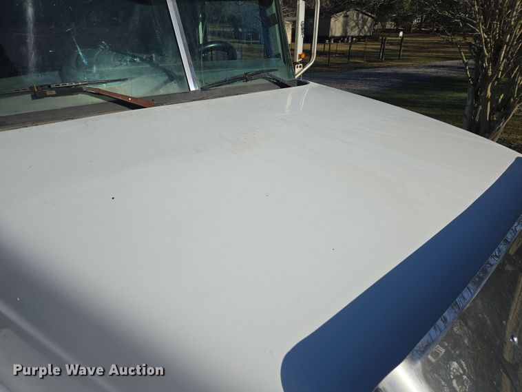 image for item DT5493 2013 Mack CHU613 semi truck