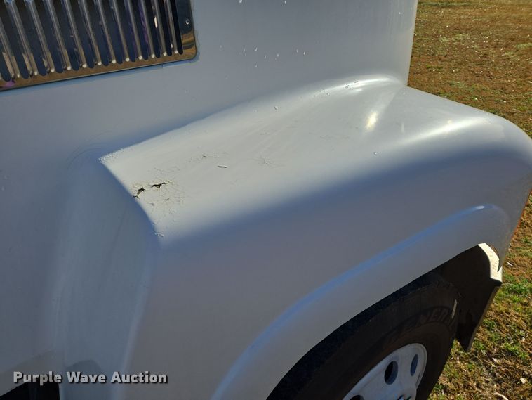 image for item DT5493 2013 Mack CHU613 semi truck