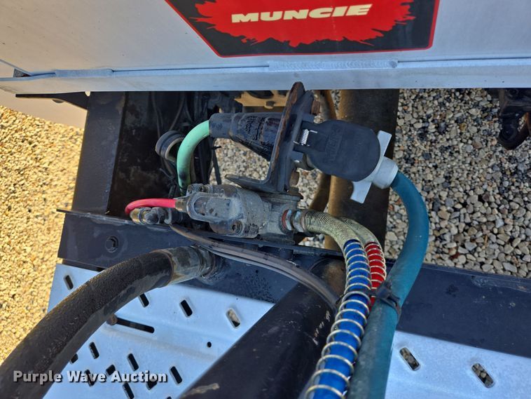 image for item DT5493 2013 Mack CHU613 semi truck