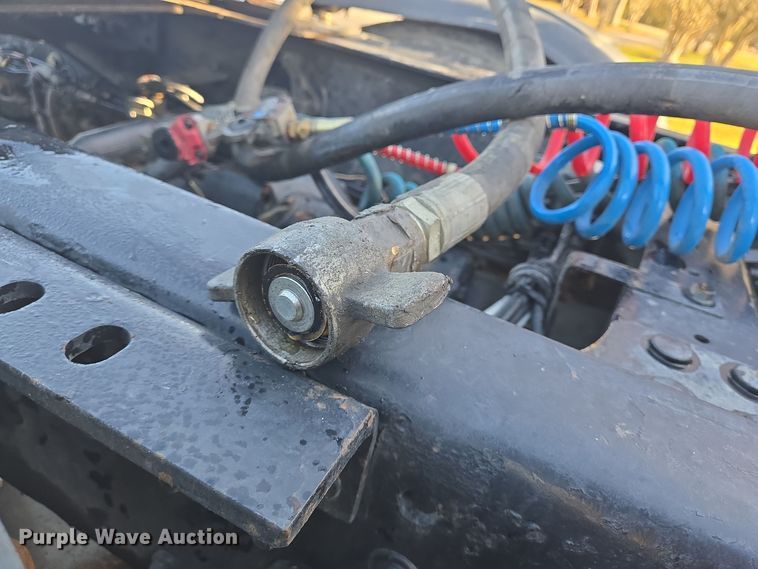 image for item DT5493 2013 Mack CHU613 semi truck