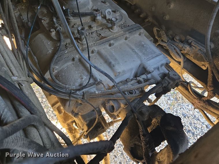 image for item DT5493 2013 Mack CHU613 semi truck