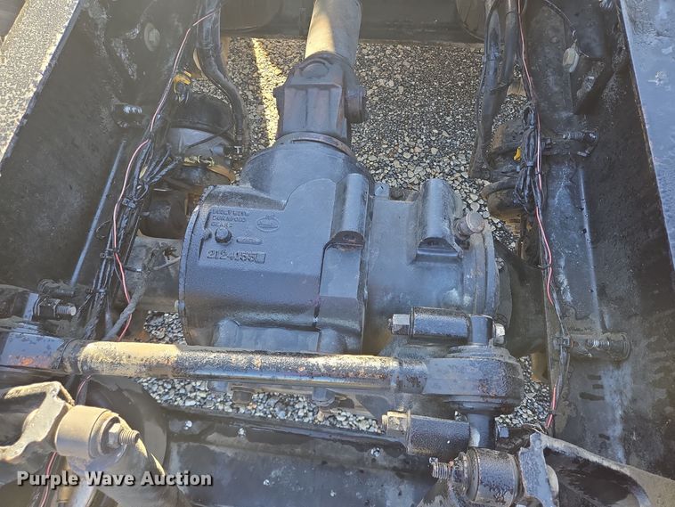 image for item DT5493 2013 Mack CHU613 semi truck