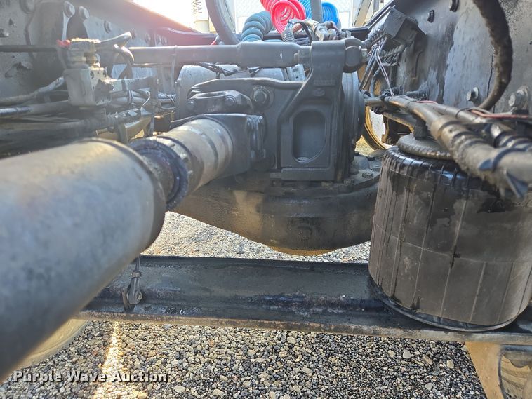 image for item DT5493 2013 Mack CHU613 semi truck