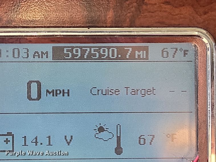 image for item DT5493 2013 Mack CHU613 semi truck