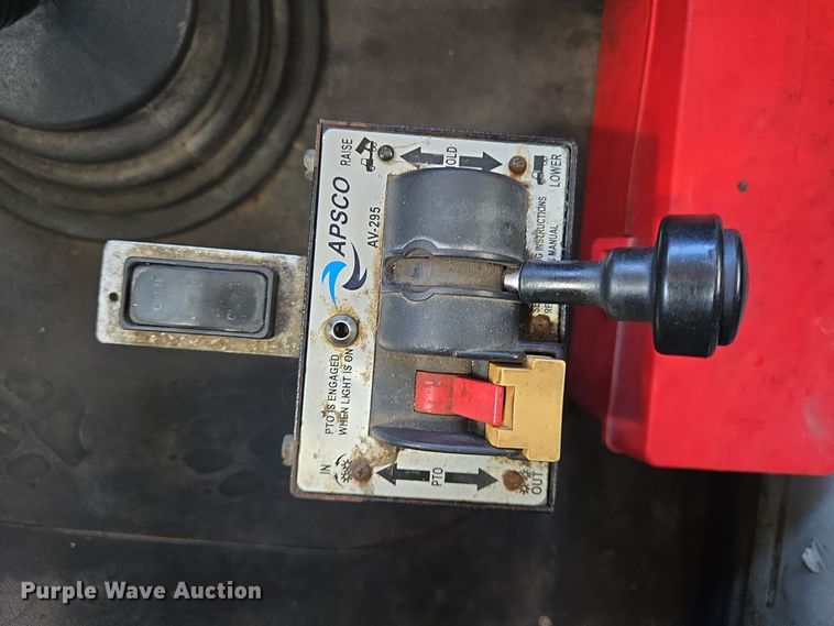 image for item DT5493 2013 Mack CHU613 semi truck