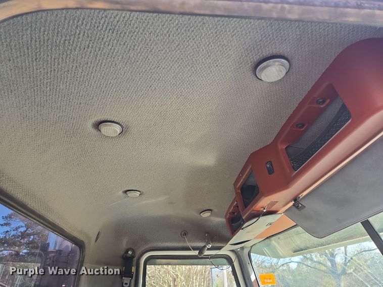 image for item DT5493 2013 Mack CHU613 semi truck