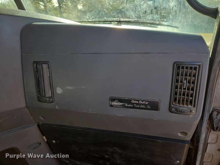 image for item DT5493 2013 Mack CHU613 semi truck