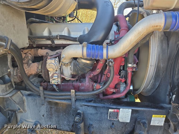 image for item DT5493 2013 Mack CHU613 semi truck