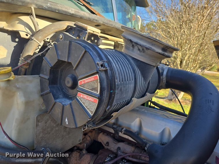 image for item DT5493 2013 Mack CHU613 semi truck