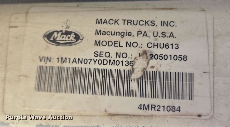 image for item DT5493 2013 Mack CHU613 semi truck