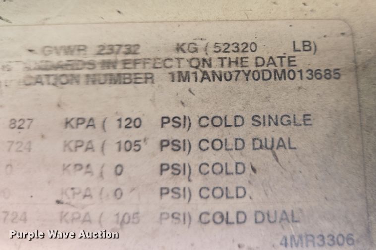 image for item DT5493 2013 Mack CHU613 semi truck