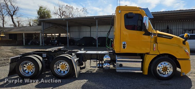 image for item DT5494 2024 Freightliner Cascadia 126 semi truck