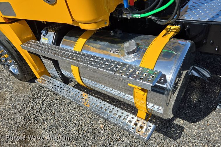 image for item DT5494 2024 Freightliner Cascadia 126 semi truck