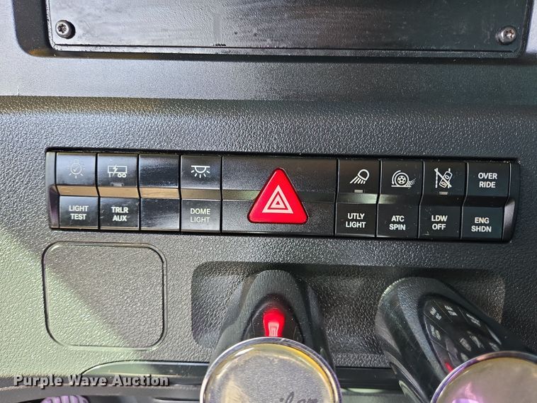 image for item DT5494 2024 Freightliner Cascadia 126 semi truck