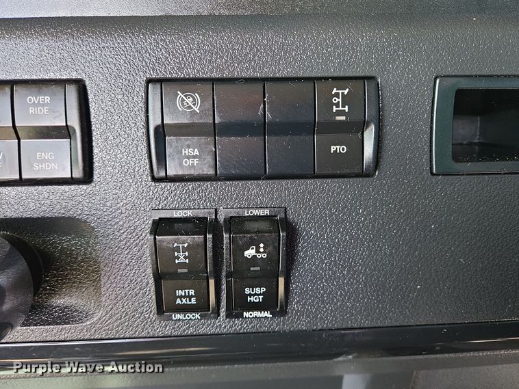 image for item DT5494 2024 Freightliner Cascadia 126 semi truck