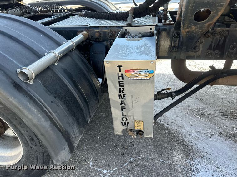 image for item DV0572 2017 Freightliner  Cascadia  semi truck