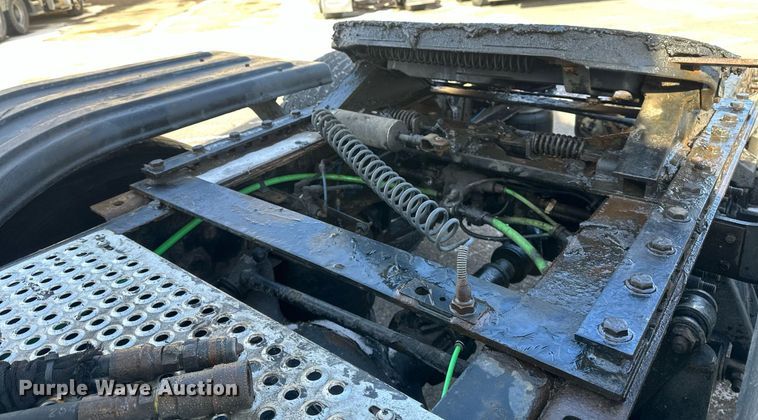 image for item DV0572 2017 Freightliner  Cascadia  semi truck