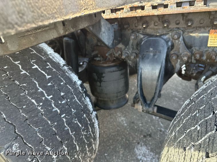 image for item DV0572 2017 Freightliner  Cascadia  semi truck