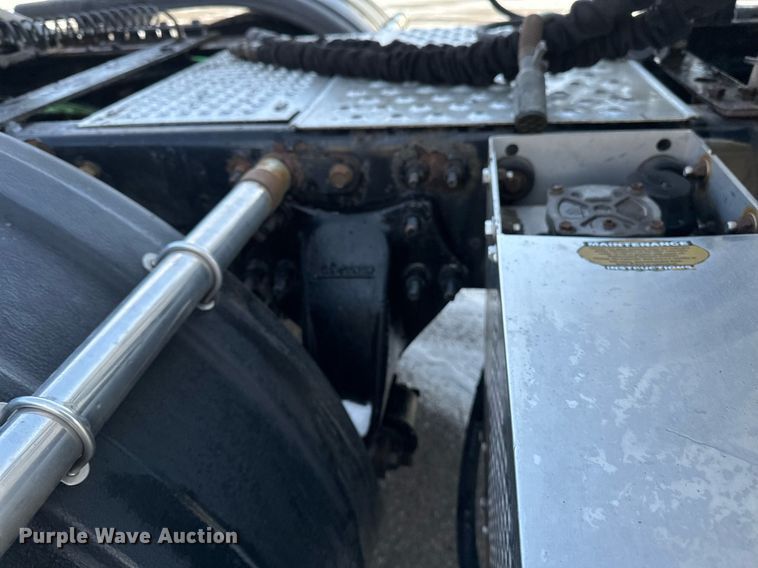 image for item DV0572 2017 Freightliner  Cascadia  semi truck