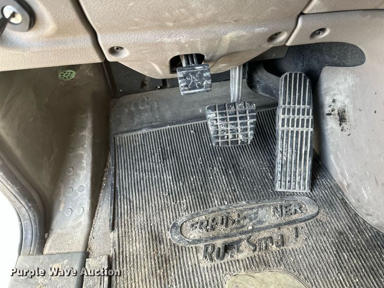 image for item DV0572 2017 Freightliner  Cascadia  semi truck