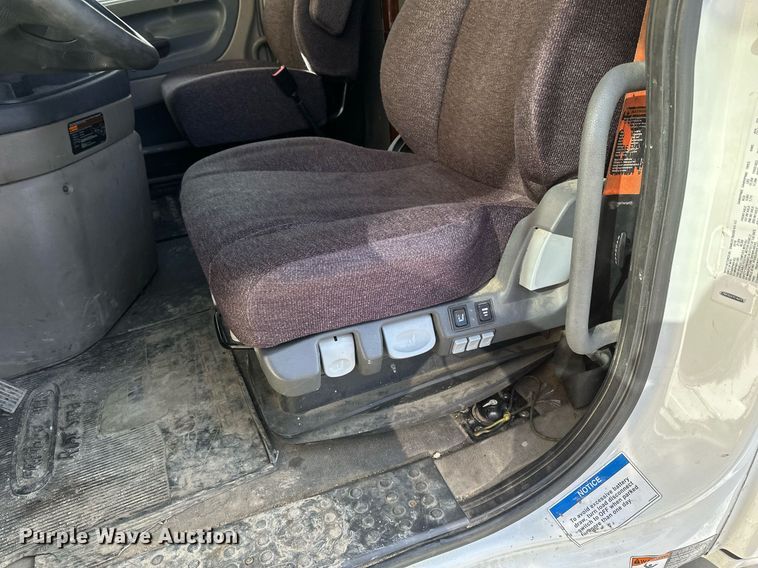 image for item DV0572 2017 Freightliner  Cascadia  semi truck