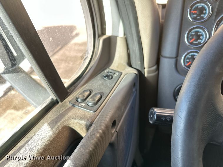 image for item DV0572 2017 Freightliner  Cascadia  semi truck