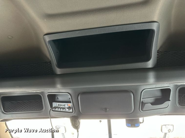 image for item DV0572 2017 Freightliner  Cascadia  semi truck