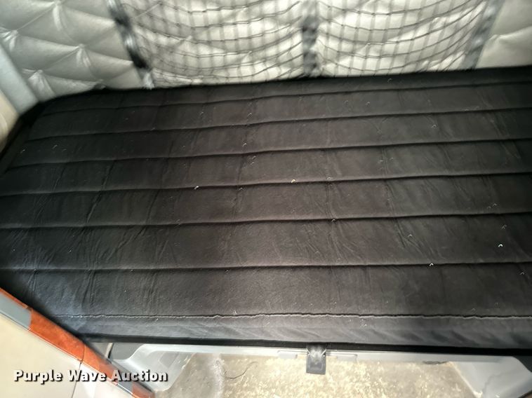 image for item DV0572 2017 Freightliner  Cascadia  semi truck