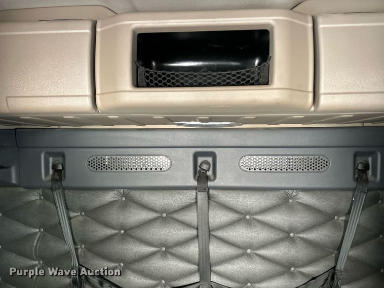 image for item DV0572 2017 Freightliner  Cascadia  semi truck