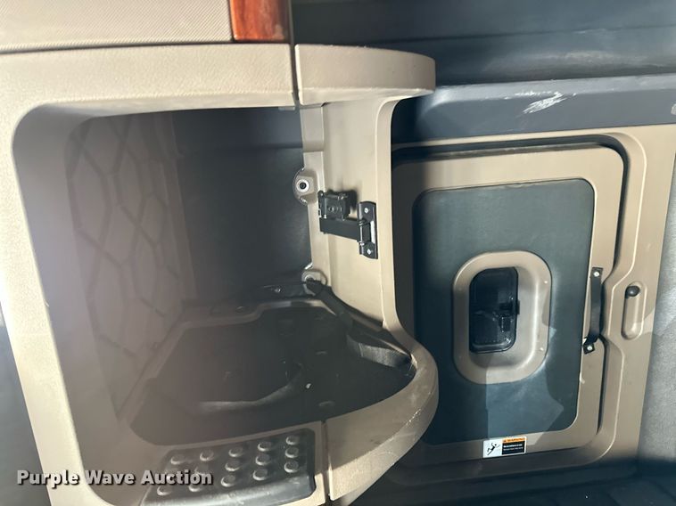 image for item DV0572 2017 Freightliner  Cascadia  semi truck