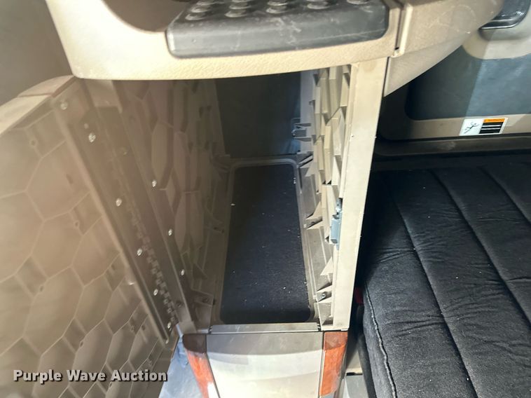 image for item DV0572 2017 Freightliner  Cascadia  semi truck