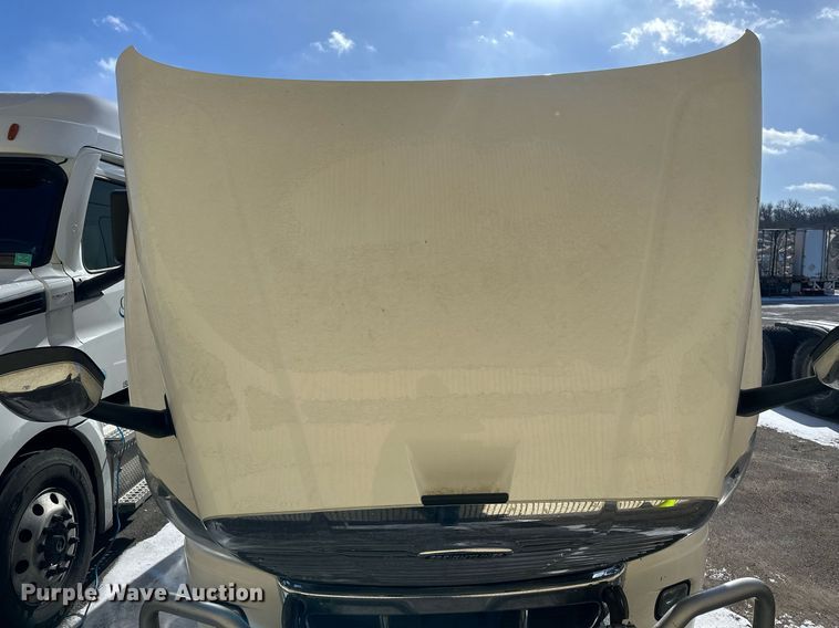 image for item DV0572 2017 Freightliner  Cascadia  semi truck