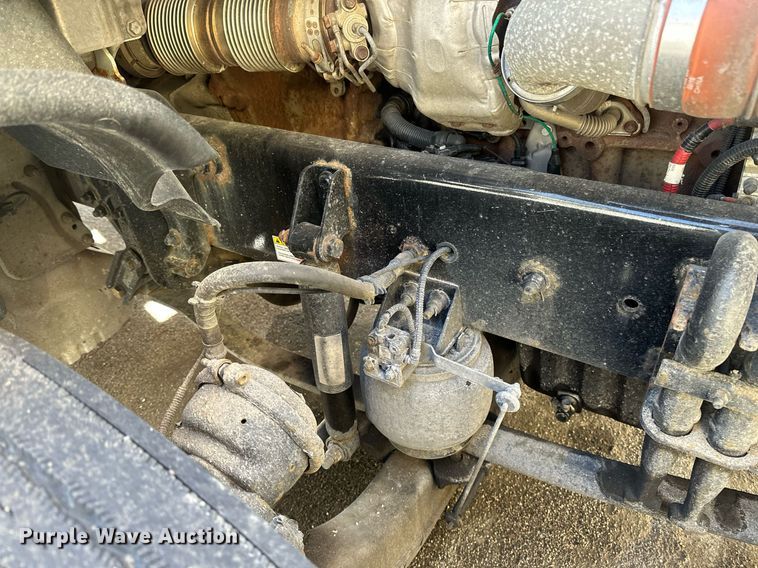 image for item DV0572 2017 Freightliner  Cascadia  semi truck