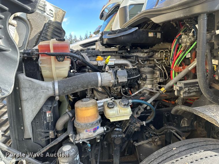 image for item DV0572 2017 Freightliner  Cascadia  semi truck