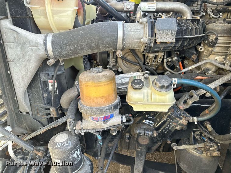 image for item DV0572 2017 Freightliner  Cascadia  semi truck