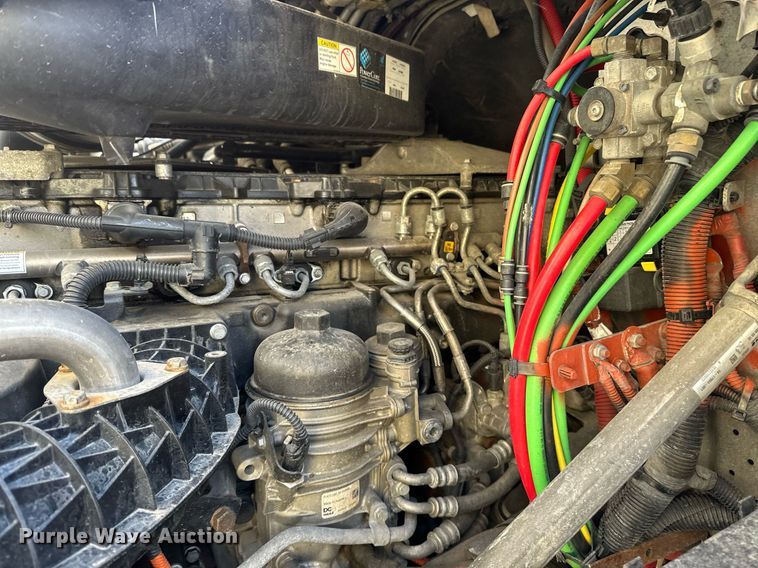 image for item DV0572 2017 Freightliner  Cascadia  semi truck