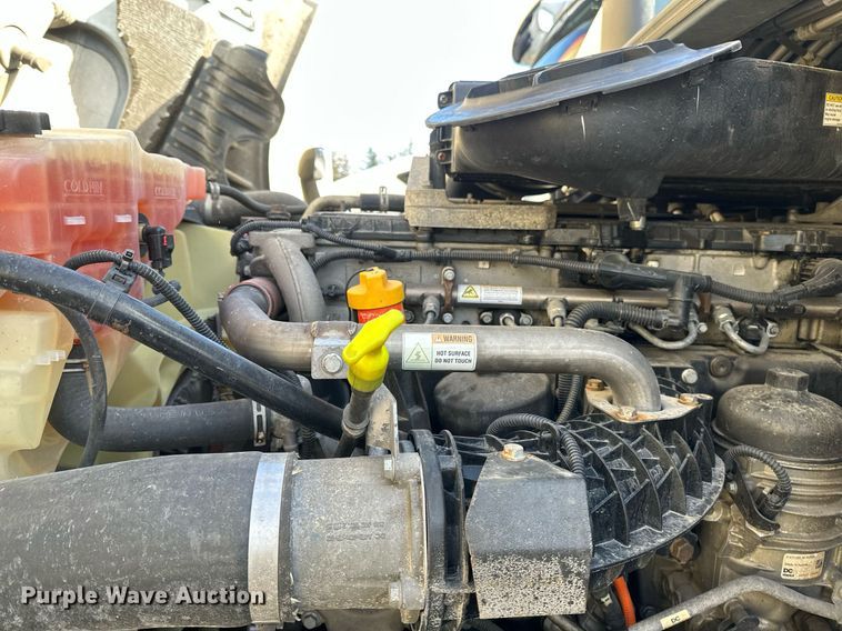 image for item DV0572 2017 Freightliner  Cascadia  semi truck