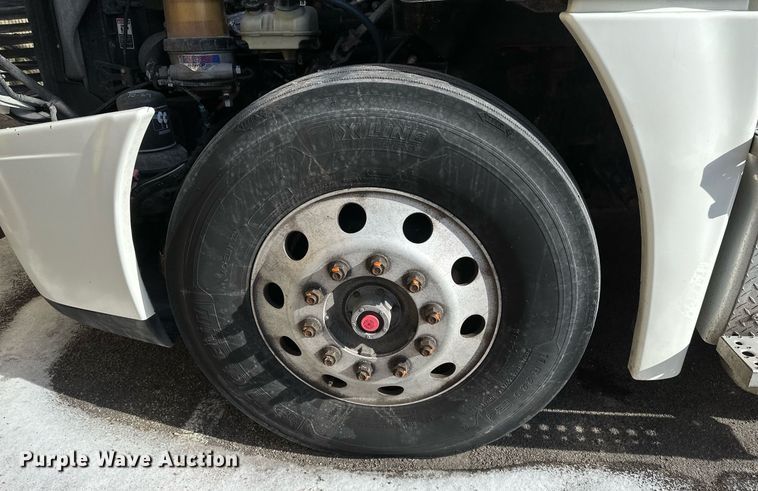 image for item DV0572 2017 Freightliner  Cascadia  semi truck