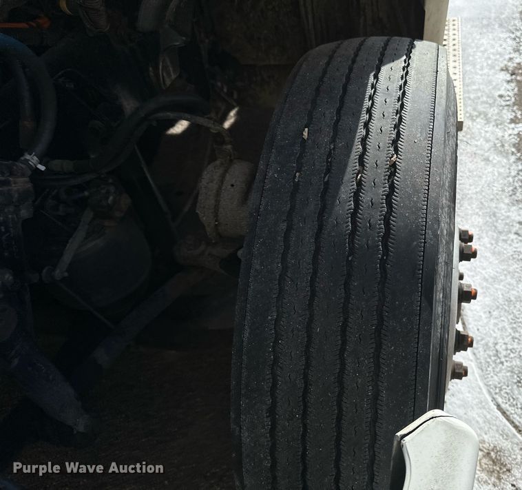 image for item DV0572 2017 Freightliner  Cascadia  semi truck