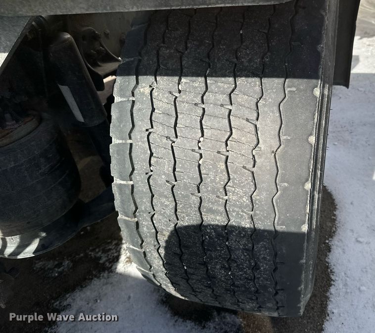 image for item DV0572 2017 Freightliner  Cascadia  semi truck