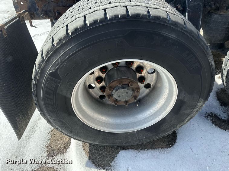 image for item DV0572 2017 Freightliner  Cascadia  semi truck