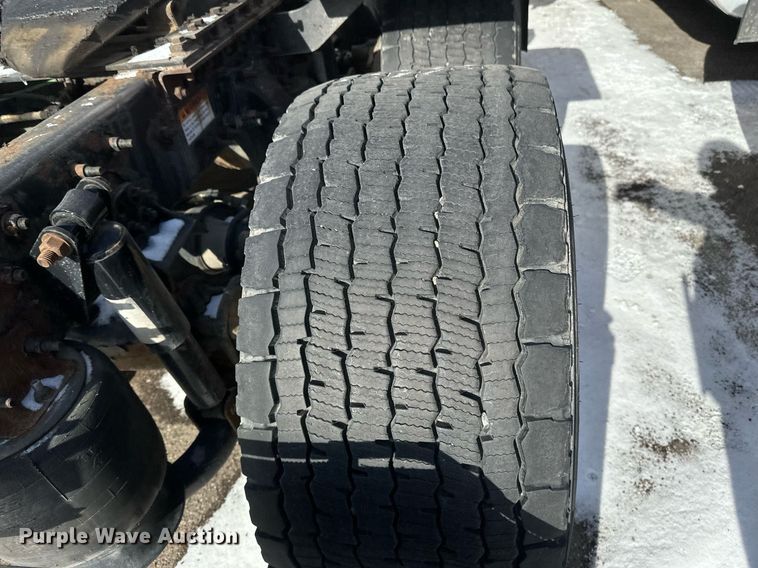 image for item DV0572 2017 Freightliner  Cascadia  semi truck