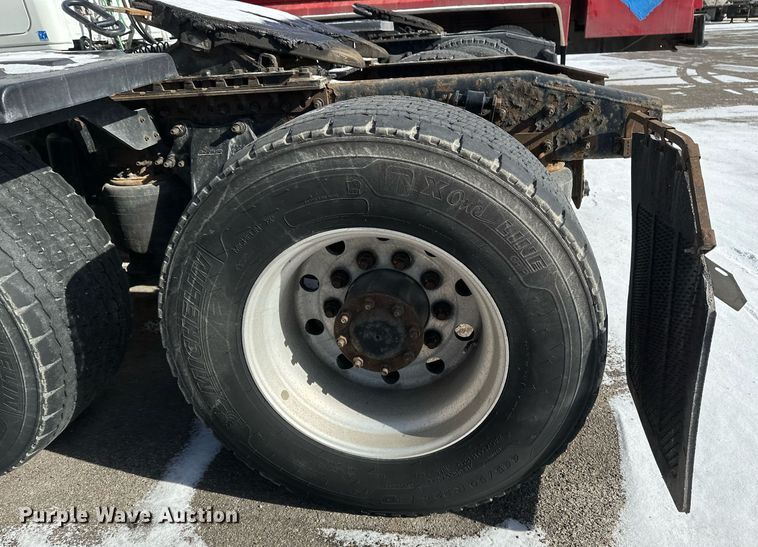 image for item DV0572 2017 Freightliner  Cascadia  semi truck