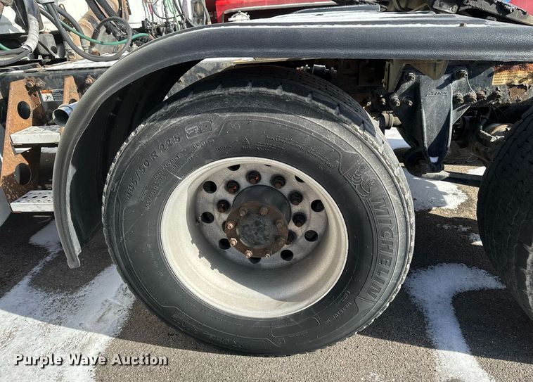 image for item DV0572 2017 Freightliner  Cascadia  semi truck