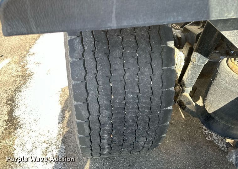 image for item DV0572 2017 Freightliner  Cascadia  semi truck