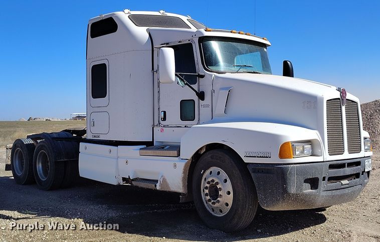 image for item DV6661 2007 Kenworth  T600 semi truck
