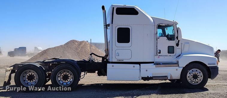 image for item DV6661 2007 Kenworth  T600 semi truck