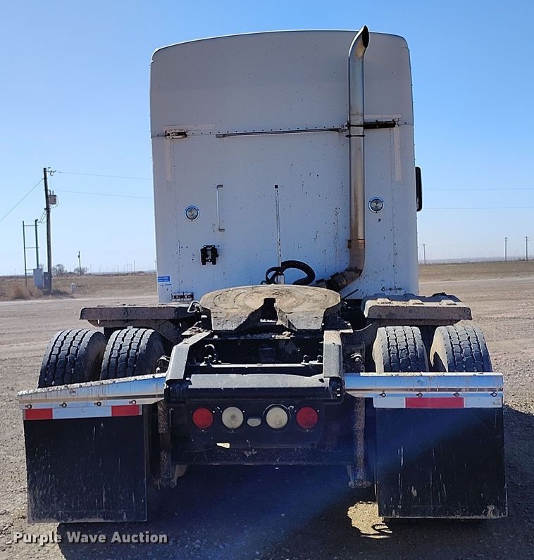 image for item DV6661 2007 Kenworth  T600 semi truck