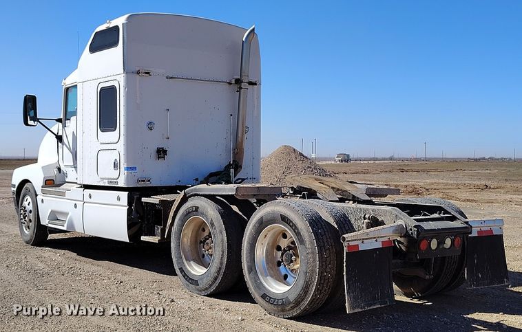 image for item DV6661 2007 Kenworth  T600 semi truck